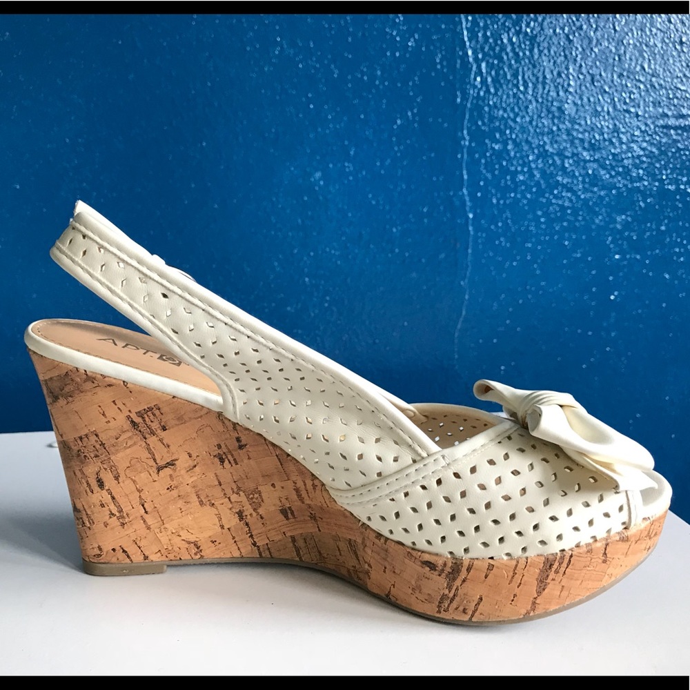 Off white wedges - Picture 2 of 2